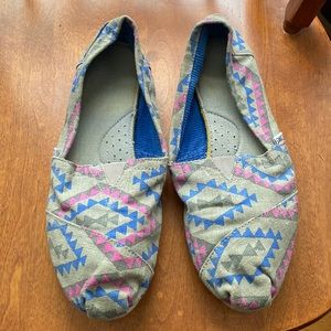 Toms slip on canvas shoes size 7.5
